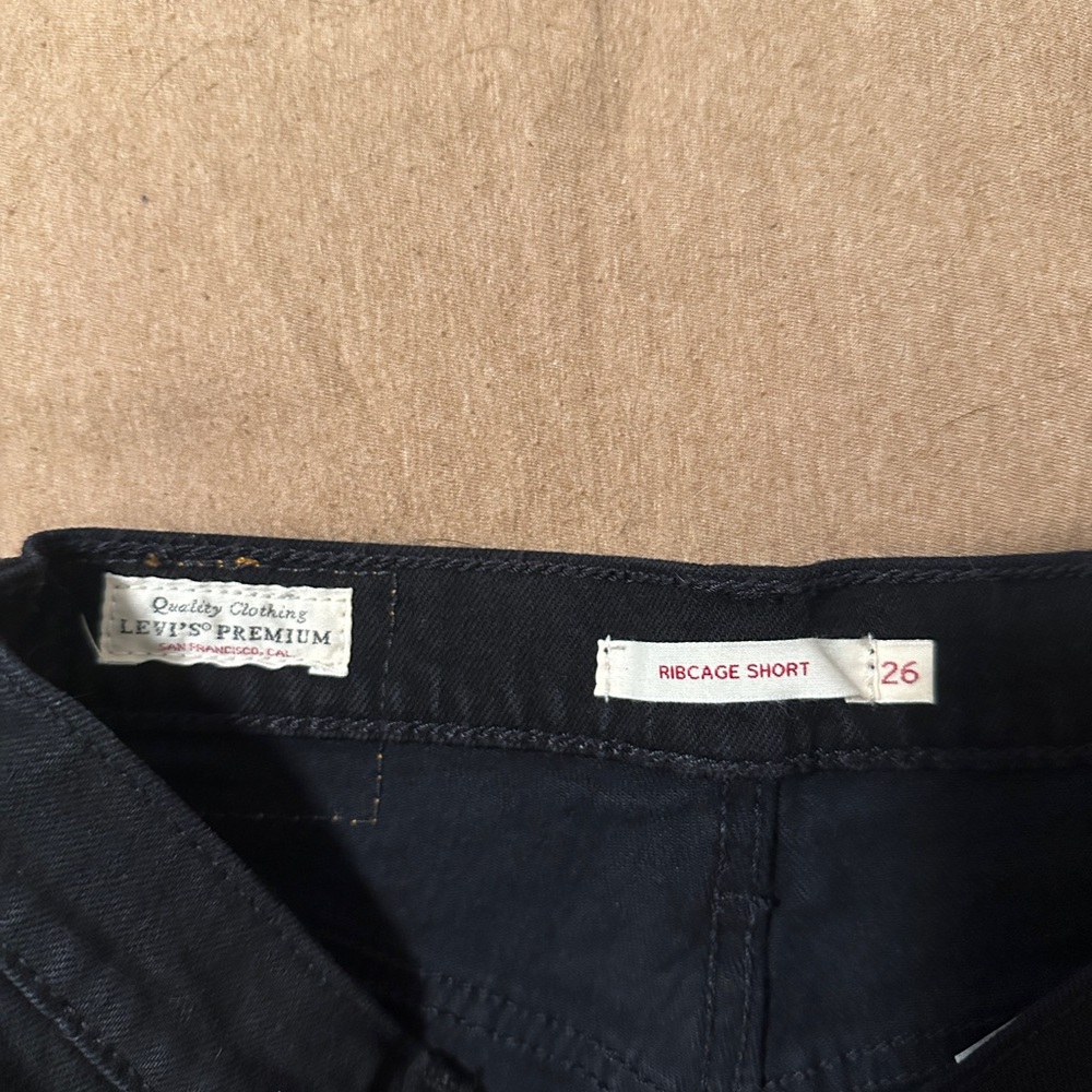 Levi's Women's Black Denim Shorts - Picture 4 of 4